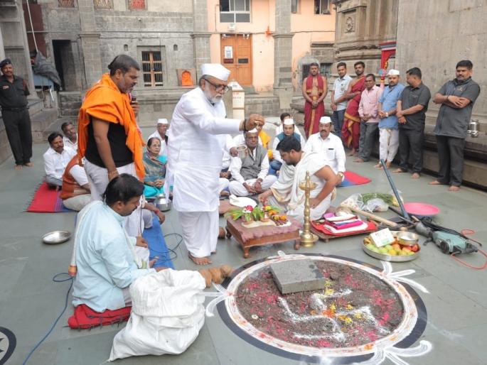 Vitthal-Rukmini temple conservation work started | विठ्ठल-रुक्मिणी मंदिर संवर्धन कामास सुरुवात Vitthal-Rukmini temple conservation work started | विठ्ठल-रुक्मिणी मंदिर संवर्धन कामास सुरुवात