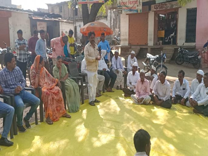 If the parent is not maintaining then the relationship certificate will not be issued; Historical Resolution of Asardoh Gram Panchayat | आई-वडिलांना सांभाळत नसाल तर मग नातेसंबंध प्रमाणपत्र मिळणार नाही; ग्रामसभेत ठराव  If the parent is not maintaining then the relationship certificate will not be issued; Historical Resolution of Asardoh Gram Panchayat | आई-वडिलांना सांभाळत नसाल तर मग नातेसंबंध प्रमाणपत्र मिळणार नाही; ग्रामसभेत ठराव