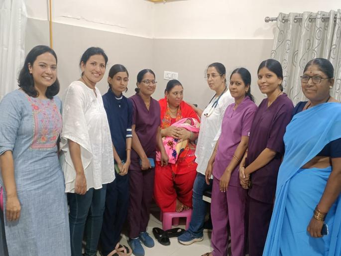 Weight 160 kg but desire of motherhood; Woman's complicated delivery successful in government hospital | वजन १६० किलो पण मातृत्वाची आस; महिलेची गुंतागुंतीची प्रसूती डॉक्टरांच्या प्रयत्नाने यशस्वी Weight 160 kg but desire of motherhood; Woman's complicated delivery successful in government hospital | वजन १६० किलो पण मातृत्वाची आस; महिलेची गुंतागुंतीची प्रसूती डॉक्टरांच्या प्रयत्नाने यशस्वी