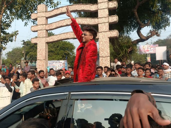 Second runner-up Saurabh in 'Hustle 3' received a warm welcome in Amravati | ‘हसल ३’मध्ये सेकंड रनरअप सौरभचे अमरावतीत जंगी स्वागत Second runner-up Saurabh in 'Hustle 3' received a warm welcome in Amravati | ‘हसल ३’मध्ये सेकंड रनरअप सौरभचे अमरावतीत जंगी स्वागत