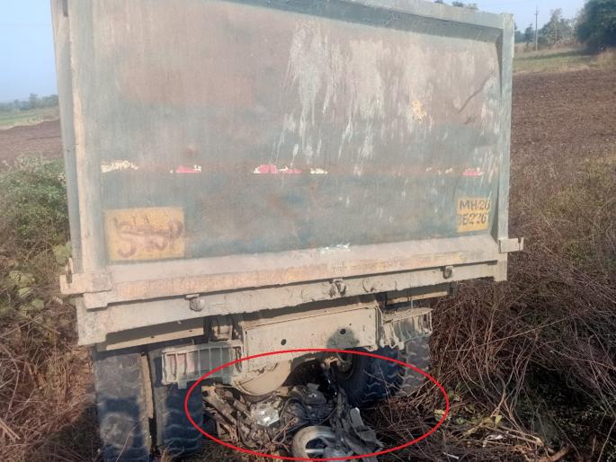 Hayava crushes two men on bike at Umari road | एक अंत्यविधी आटोपून दुसऱ्या अंत्यविधिला जाताना काळाचा घाला; हायवाने दोघांना चिरडले Hayava crushes two men on bike at Umari road | एक अंत्यविधी आटोपून दुसऱ्या अंत्यविधिला जाताना काळाचा घाला; हायवाने दोघांना चिरडले