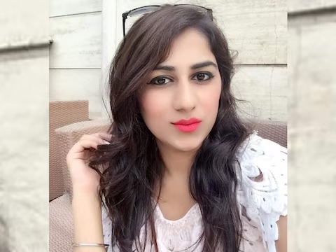 Divya pahuja murder fruit and veggies seller daughter bcom dropout friendship with gangster sandeep gandoli | फळवाल्याची मुलगी, गँगस्टरची गर्लफ्रेंड, B.Com ड्रापऑउट...; कोण होती मॉडेल दिव्या पाहुजा? Divya pahuja murder fruit and veggies seller daughter bcom dropout friendship with gangster sandeep gandoli | फळवाल्याची मुलगी, गँगस्टरची गर्लफ्रेंड, B.Com ड्रापऑउट...; कोण होती मॉडेल दिव्या पाहुजा?