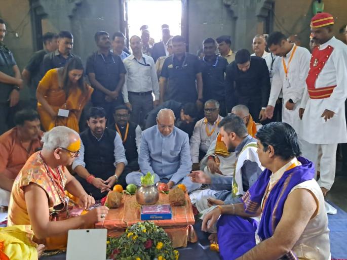 Governor took darshan of Kala Ram | राज्यपालांनी घेतले काळारामाचे दर्शन Governor took darshan of Kala Ram | राज्यपालांनी घेतले काळारामाचे दर्शन