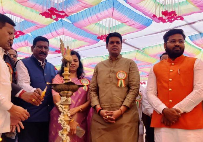 Despite earlier promises, now back to the convention, non-teaching staff are angry with the education minister | आधी आश्वासने आता दरात येऊनही अधिवेशनाकडे पाठ, शिक्षकेतर कर्मचारी शिक्षण मंत्र्यांवर नाराज Despite earlier promises, now back to the convention, non-teaching staff are angry with the education minister | आधी आश्वासने आता दरात येऊनही अधिवेशनाकडे पाठ, शिक्षकेतर कर्मचारी शिक्षण मंत्र्यांवर नाराज