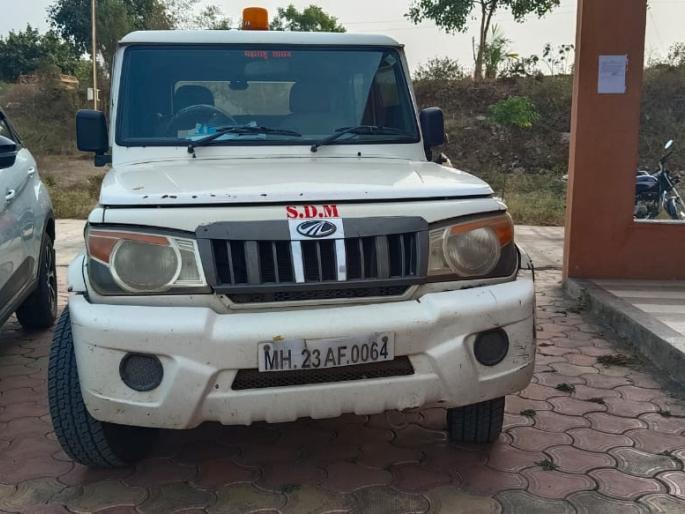 Majalgaon court's important decision to impound car of sub-divisional officers for non-payment of compensation | मावेजा न दिल्याने उपविभागीय अधिकाऱ्यांची गाडी जप्त करण्याचे आदेश, माजलगाव न्यायालयाचा निकाल Majalgaon court's important decision to impound car of sub-divisional officers for non-payment of compensation | मावेजा न दिल्याने उपविभागीय अधिकाऱ्यांची गाडी जप्त करण्याचे आदेश, माजलगाव न्यायालयाचा निकाल