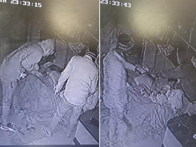 Looting Rs.3.5 lakh cash from the petrol pump and pocket money of employees | पेट्रोलपंपावरील सव्वा तीन लाखांच्या रोकडसोबत कर्मचाऱ्यांच्या खिशातील रक्कमही लुटली Looting Rs.3.5 lakh cash from the petrol pump and pocket money of employees | पेट्रोलपंपावरील सव्वा तीन लाखांच्या रोकडसोबत कर्मचाऱ्यांच्या खिशातील रक्कमही लुटली