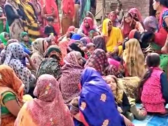 bride uncle crushed by car in wedding painful death happiness turned into mourning auraiya | हृदयद्रावक! वरातीसाठी आलेल्या पाहुण्यांच्या गाडीने नवरीच्या काकांनाच चिरडलं अन्... bride uncle crushed by car in wedding painful death happiness turned into mourning auraiya | हृदयद्रावक! वरातीसाठी आलेल्या पाहुण्यांच्या गाडीने नवरीच्या काकांनाच चिरडलं अन्...