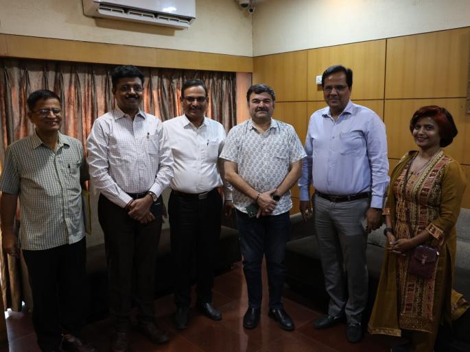 Facilitation for actors and audience should be priority in revamping Gadkari Rangayatan - Prashant Damle | नाट्यकर्मी आणि रसिक प्रेक्षक यांच्यासाठी सुविधांना प्राधान्य असावे - प्रशांत दामले Facilitation for actors and audience should be priority in revamping Gadkari Rangayatan - Prashant Damle | नाट्यकर्मी आणि रसिक प्रेक्षक यांच्यासाठी सुविधांना प्राधान्य असावे - प्रशांत दामले