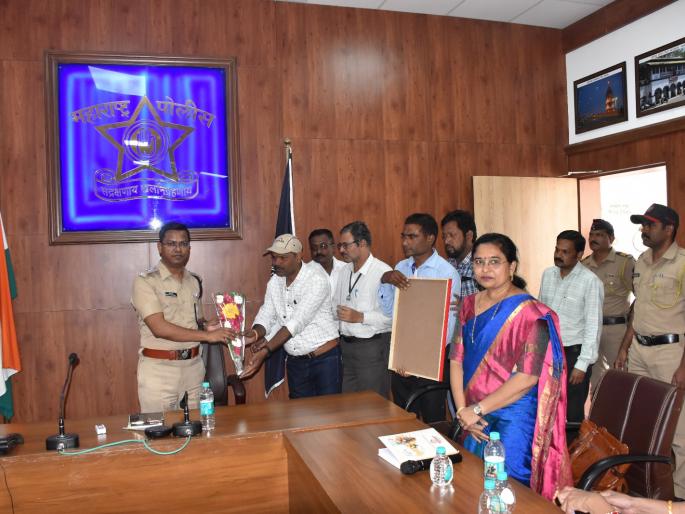 Superintendent of Police communicated with school teachers! | पोलिस अधीक्षकांनी साधला शाळांच्या गुरूजींशी संवाद! Superintendent of Police communicated with school teachers! | पोलिस अधीक्षकांनी साधला शाळांच्या गुरूजींशी संवाद!