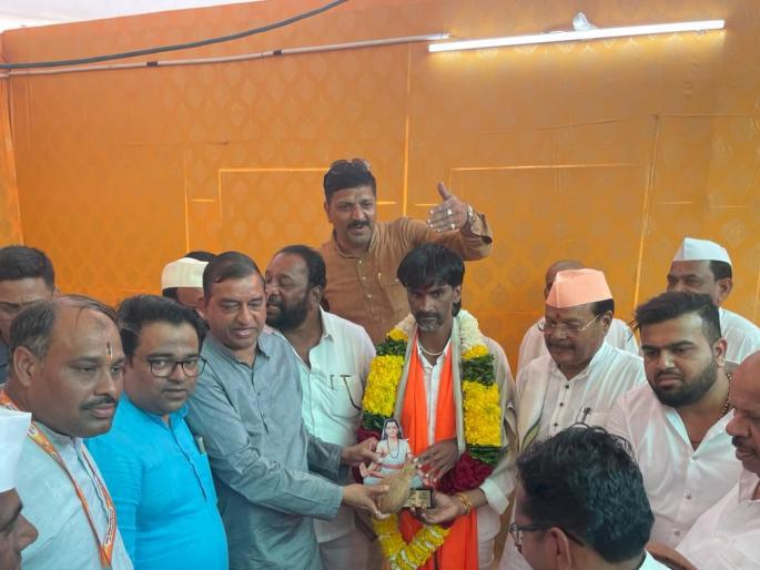 Manoj Jarange's visit to Warkari Convention in Kharghar | खारघरमधील वारकरी अधिवेशनाला मनोज जरांगे यांची भेट Manoj Jarange's visit to Warkari Convention in Kharghar | खारघरमधील वारकरी अधिवेशनाला मनोज जरांगे यांची भेट