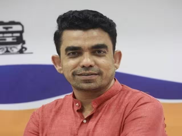 MNS along with the contractor abused the project-affected officer, the project-affected aggressor | मनसेची ठेकेदारासह प्रकल्पग्रस्त अधिकाऱ्याला शिवीगाळ, प्रकल्पग्रस्त आक्रमक