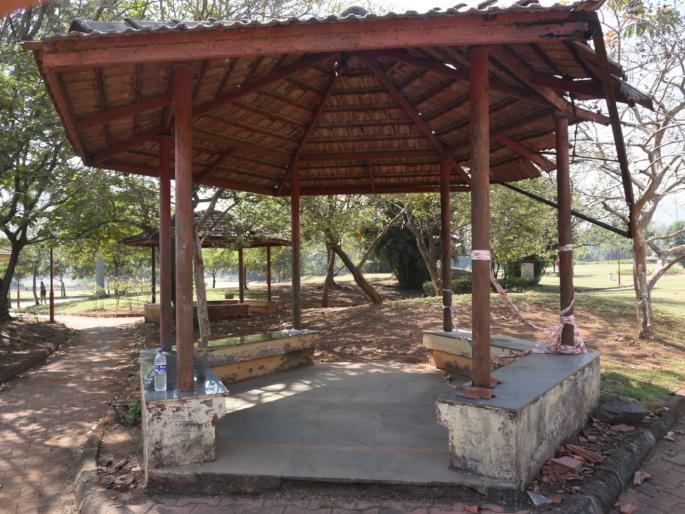 State of Central Park in Kharghar; Theme parks and food courts turned into ruins | खारघरमधील सेंट्रल पार्कची दुरावस्था; थीम पार्क आणि फुड कोर्ट बनले खंडर State of Central Park in Kharghar; Theme parks and food courts turned into ruins | खारघरमधील सेंट्रल पार्कची दुरावस्था; थीम पार्क आणि फुड कोर्ट बनले खंडर