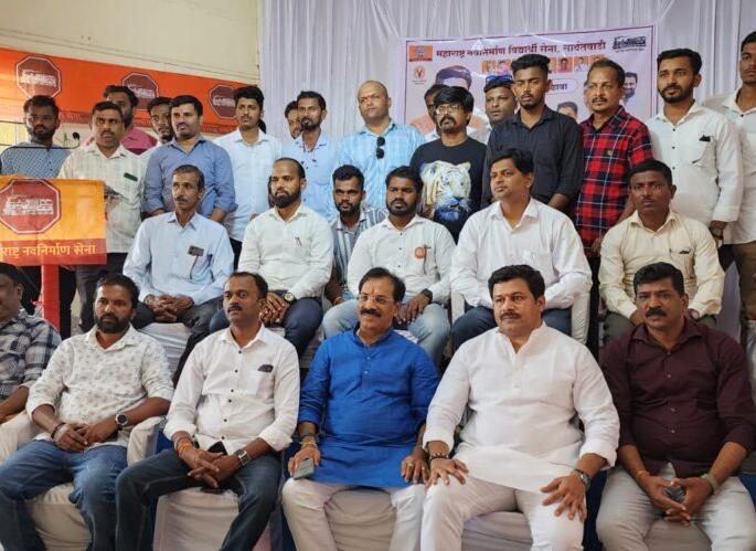 Uparkar was forced to retire from the party, criticized by MNS leaders | उपरकर यांना पक्षाकडून सक्तीची निवृत्ती देण्यात आली, मनसे नेत्यांकडून टीकास्त्र Uparkar was forced to retire from the party, criticized by MNS leaders | उपरकर यांना पक्षाकडून सक्तीची निवृत्ती देण्यात आली, मनसे नेत्यांकडून टीकास्त्र