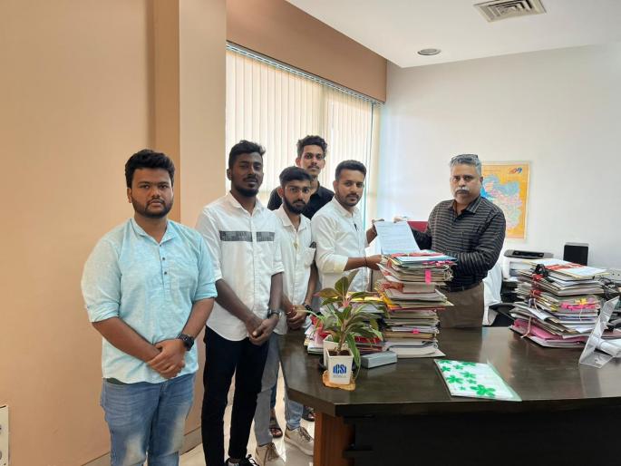 Insects found in food in university mess, complaint by NSUI to education secretary | विद्यापीठाच्या मेसमधील जेवणात सापडले किडे, एनएसयूआयतर्फे शिक्षण सचिवाकडे तक्रार Insects found in food in university mess, complaint by NSUI to education secretary | विद्यापीठाच्या मेसमधील जेवणात सापडले किडे, एनएसयूआयतर्फे शिक्षण सचिवाकडे तक्रार