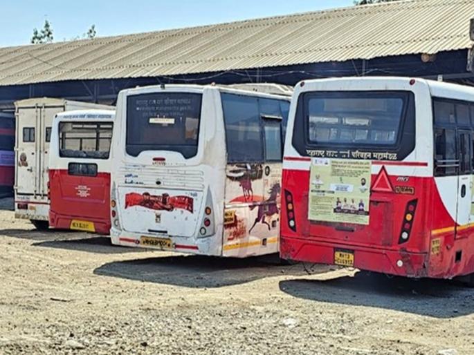 Maratha Reservation Movement; Bus services stopped, 932 trips of all three Agars in Hingoli cancelled | मराठा आरक्षण आंदोलन; बससेवा ठप्प, हिंगोलीत तिन्ही आगारांच्या ९३२ फेऱ्या रद्द Maratha Reservation Movement; Bus services stopped, 932 trips of all three Agars in Hingoli cancelled | मराठा आरक्षण आंदोलन; बससेवा ठप्प, हिंगोलीत तिन्ही आगारांच्या ९३२ फेऱ्या रद्द