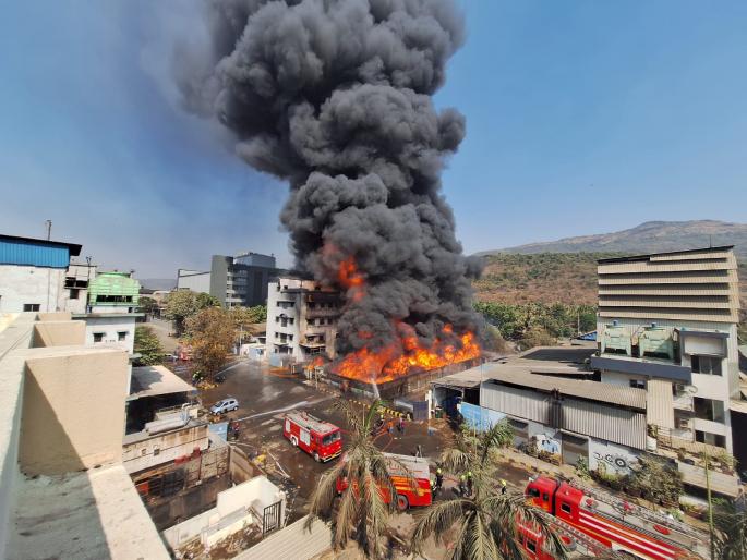 Heavy fire at a chemical company in Pawne, neighboring company caught fire | पावणेमधील केमीकल कंपनीला भीषण आग, आगीच्या झळा शेजारील कंपनीला Heavy fire at a chemical company in Pawne, neighboring company caught fire | पावणेमधील केमीकल कंपनीला भीषण आग, आगीच्या झळा शेजारील कंपनीला