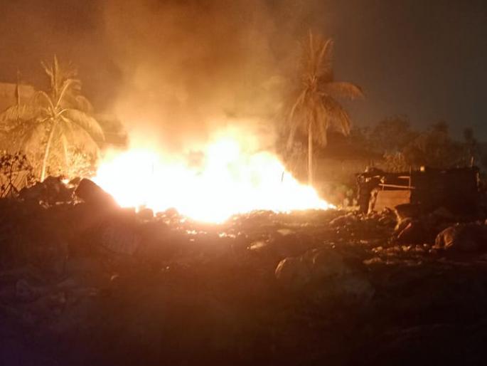 A fire breaks out at a closed company in MIDC | एमआयडीसीतील बंद कंपनीतील भंगाराला आग A fire breaks out at a closed company in MIDC | एमआयडीसीतील बंद कंपनीतील भंगाराला आग