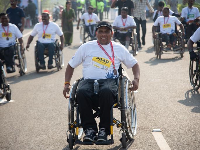 2200 runners participate in Rotary Marathon, wheelchair runners win Mn | रोटरी मॅरेथॉन स्पर्धेत २२०० धावपटूंचा सहभाग, व्हीलचेअर रनर्सनी जिंकली मनं 2200 runners participate in Rotary Marathon, wheelchair runners win Mn | रोटरी मॅरेथॉन स्पर्धेत २२०० धावपटूंचा सहभाग, व्हीलचेअर रनर्सनी जिंकली मनं