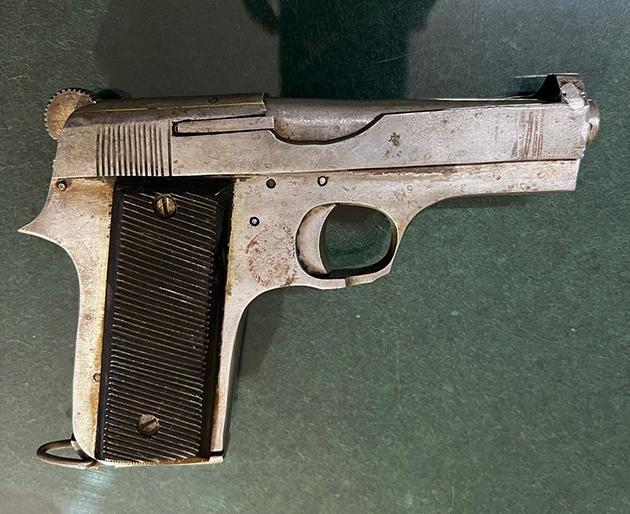 Gavathi terrorized by showing pistol, suspect jailed | गावठी पिस्तूल दाखवून दहशत, संशयित जेरबंद Gavathi terrorized by showing pistol, suspect jailed | गावठी पिस्तूल दाखवून दहशत, संशयित जेरबंद