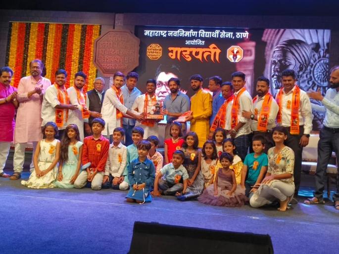 Ekta Mitra Mandal who built Salher Fort in the `Gadpati' Fort-Fort Competition won first place | `गडपती' गड-किल्ले स्पर्धेत साल्हेर किल्ला साकारणारे एकता मित्र मंडळ प्रथम Ekta Mitra Mandal who built Salher Fort in the `Gadpati' Fort-Fort Competition won first place | `गडपती' गड-किल्ले स्पर्धेत साल्हेर किल्ला साकारणारे एकता मित्र मंडळ प्रथम