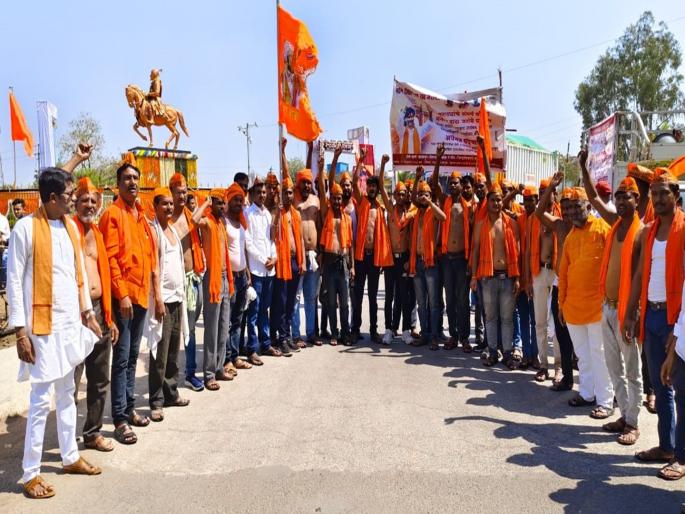 Half-naked walk to pass 'Sagesoyare' Ordinance of Maratha reservation | मराठा आरक्षणाचा 'सगेसोयरे' अध्यादेश पारीत करण्यासाठी अर्धनग्न पदयात्रा Half-naked walk to pass 'Sagesoyare' Ordinance of Maratha reservation | मराठा आरक्षणाचा 'सगेसोयरे' अध्यादेश पारीत करण्यासाठी अर्धनग्न पदयात्रा