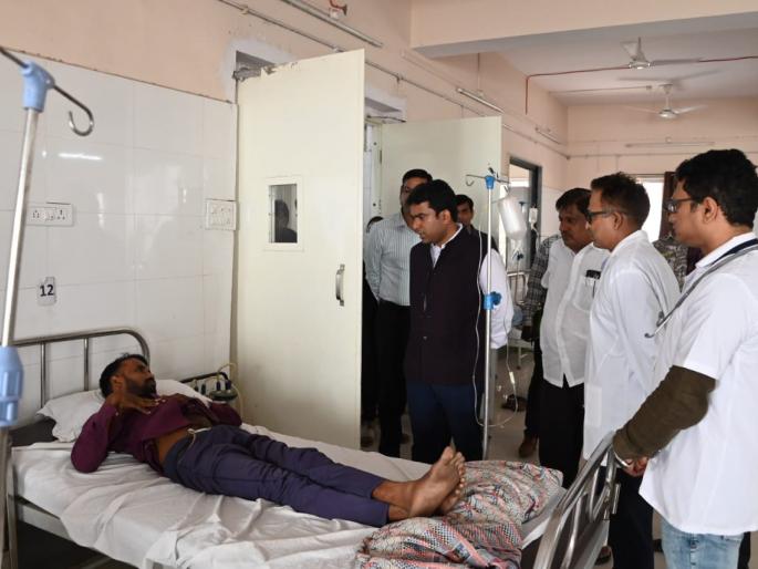Is food, medicine received on time? Questioning of patients by District Collector | जेवण, औषध वेळेवर मिळते का? जिल्हाधिकाऱ्यांकडून रुग्णांची विचारपूस Is food, medicine received on time? Questioning of patients by District Collector | जेवण, औषध वेळेवर मिळते का? जिल्हाधिकाऱ्यांकडून रुग्णांची विचारपूस