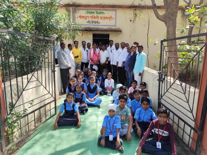 cancel teacher transfer; The school is full of students in the office of the Group Education Officer | शिक्षकाची बदली रद्द करा; गटशिक्षणाधिकारी कार्यालयातच विद्यार्थ्यांची भरली शाळा cancel teacher transfer; The school is full of students in the office of the Group Education Officer | शिक्षकाची बदली रद्द करा; गटशिक्षणाधिकारी कार्यालयातच विद्यार्थ्यांची भरली शाळा