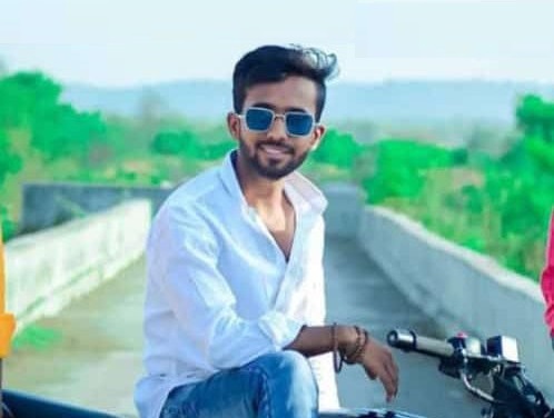 No income from agriculture and hotel; A young farmer ended his life | शेती पिकेना, हॉटेल चालेना; तरुण शेतकऱ्याने संपवले जीवन No income from agriculture and hotel; A young farmer ended his life | शेती पिकेना, हॉटेल चालेना; तरुण शेतकऱ्याने संपवले जीवन