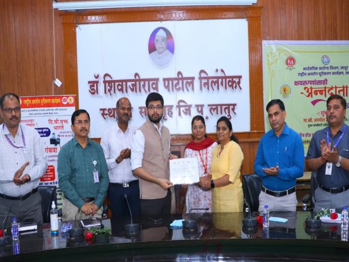 200 Nikshaya friends became food donors; Distribution of nutritional food kits for tuberculosis patients | २०० निक्षय मित्र झाले अन्नदाता; क्षयरुग्णांसाठी पोषण आहार किट वितरण 200 Nikshaya friends became food donors; Distribution of nutritional food kits for tuberculosis patients | २०० निक्षय मित्र झाले अन्नदाता; क्षयरुग्णांसाठी पोषण आहार किट वितरण