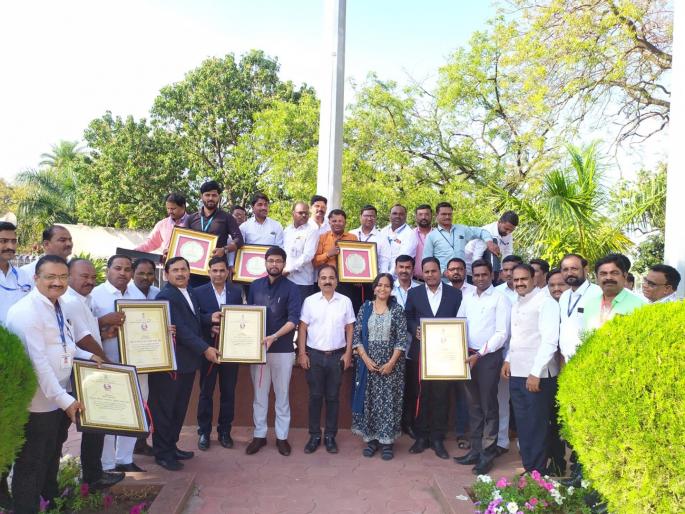 Three panchayat committees along with Latur Zilla Parishad will be awarded Rs | लातूर जिल्हा परिषदेसह तीन पंचायत समित्यांना पाऊण कोटीची बक्षिसे Three panchayat committees along with Latur Zilla Parishad will be awarded Rs | लातूर जिल्हा परिषदेसह तीन पंचायत समित्यांना पाऊण कोटीची बक्षिसे