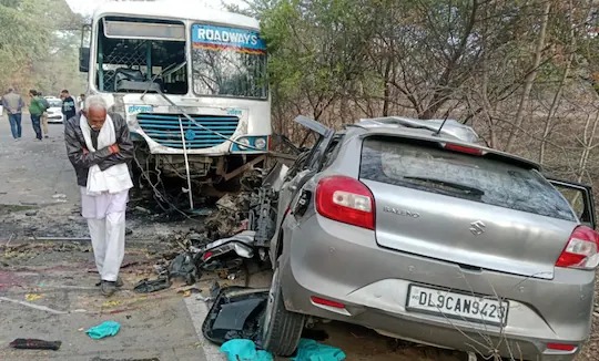 haryana rewari road accident roadways bus and car collide five people died | ...अन् क्षणात होत्याचं नव्हतं झालं; लग्नावरून परतणाऱ्या कारची बसला धडक, 5 जणांचा मृत्यू haryana rewari road accident roadways bus and car collide five people died | ...अन् क्षणात होत्याचं नव्हतं झालं; लग्नावरून परतणाऱ्या कारची बसला धडक, 5 जणांचा मृत्यू