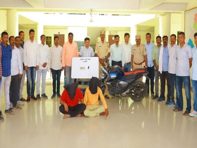 Robbed with chutney thrown in his eyes and caught by police | डोळ्यात चटणी टाकून लुटले अन् पोलिसांच्या जाळ्यात अडकले Robbed with chutney thrown in his eyes and caught by police | डोळ्यात चटणी टाकून लुटले अन् पोलिसांच्या जाळ्यात अडकले