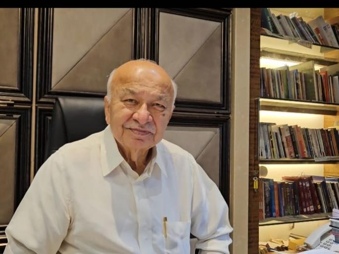 It is disgraceful for BJP to give a candidate with fake certificate in Sellapur - Sushil Kumar Shinde | साेलापुरात बनावट दाखल्याचा उमेदवार देणे हे भाजपसाठी लांछनास्पद - सुशीलकुमार शिंदे It is disgraceful for BJP to give a candidate with fake certificate in Sellapur - Sushil Kumar Shinde | साेलापुरात बनावट दाखल्याचा उमेदवार देणे हे भाजपसाठी लांछनास्पद - सुशीलकुमार शिंदे
