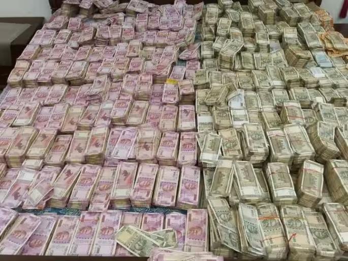 Lok Sabha Elections 2024 what does election commission do with money liquor seized during elections | इलेक्शन काळात जप्त केलेल्या पैशांचं आणि दारूचं निवडणूक आयोग नेमकं करतं काय? Lok Sabha Elections 2024 what does election commission do with money liquor seized during elections | इलेक्शन काळात जप्त केलेल्या पैशांचं आणि दारूचं निवडणूक आयोग नेमकं करतं काय?