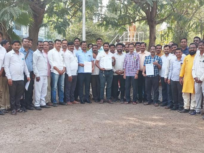 Protest against teachers' dress code in Solapur; The demand of 'Shikshak Bharti' cancel that GR | शिक्षकांच्या ड्रेसकोडला सोलापुरात विरोध; 'शिक्षक भारती'ची मागणी तो जीआर रद्द करा Protest against teachers' dress code in Solapur; The demand of 'Shikshak Bharti' cancel that GR | शिक्षकांच्या ड्रेसकोडला सोलापुरात विरोध; 'शिक्षक भारती'ची मागणी तो जीआर रद्द करा