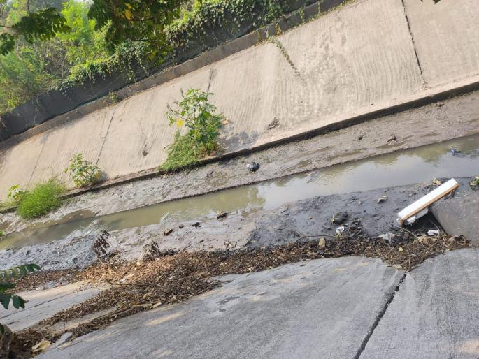 Drainage of waste water from rain gutter in Nerul | पावसाळी नाल्यातून सांडपाण्याचा निचरा, नेरूळमधील प्रकार Drainage of waste water from rain gutter in Nerul | पावसाळी नाल्यातून सांडपाण्याचा निचरा, नेरूळमधील प्रकार