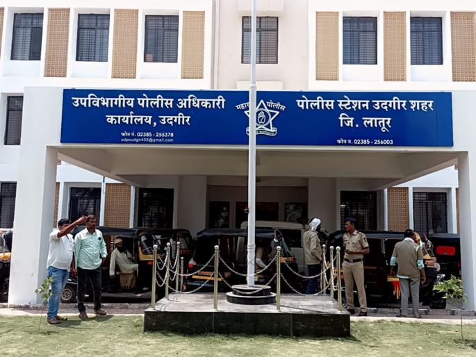 Violation of traffic rules; 3 lakh and 70 thousand fine | वाहतूक नियमांचे उल्लंघन करणाऱ्या ५४ ऑटो रिक्षाचालकांकडून ३ लाख ७० हजारांचा दंड वसूल Violation of traffic rules; 3 lakh and 70 thousand fine | वाहतूक नियमांचे उल्लंघन करणाऱ्या ५४ ऑटो रिक्षाचालकांकडून ३ लाख ७० हजारांचा दंड वसूल