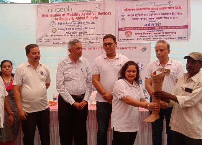 Distribution of free materials to disabled brothers in kalyan | दिव्यांग बांधवांना मोफत साहित्य वाटप Distribution of free materials to disabled brothers in kalyan | दिव्यांग बांधवांना मोफत साहित्य वाटप