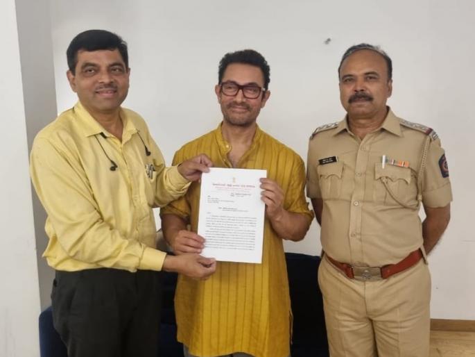 "Mumbai people, must vote", appeals to citizens from actor Aamir Khan | "मुंबईकरांनो, मतदान अवश्य करा", अभिनेता अमीर खानकडून नागरिकांना आवाहन "Mumbai people, must vote", appeals to citizens from actor Aamir Khan | "मुंबईकरांनो, मतदान अवश्य करा", अभिनेता अमीर खानकडून नागरिकांना आवाहन