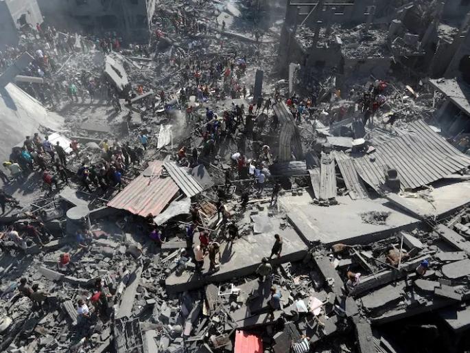palestinians return to destroyed homes in khan younis israel and hamas war | भीषण! शहर उद्ध्वस्त, इमारती जमीनदोस्त, मृतदेहांचे ढीग; गाझामध्ये विध्वंस, उपासमारीचं संकट palestinians return to destroyed homes in khan younis israel and hamas war | भीषण! शहर उद्ध्वस्त, इमारती जमीनदोस्त, मृतदेहांचे ढीग; गाझामध्ये विध्वंस, उपासमारीचं संकट