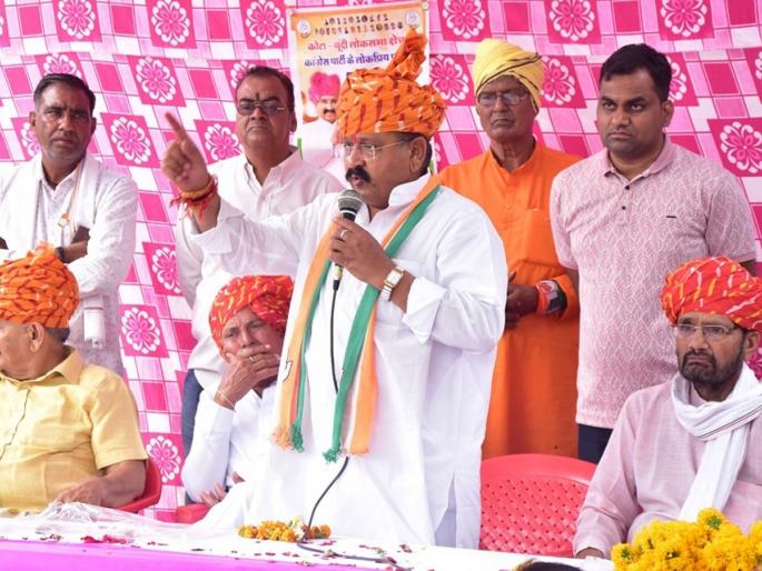 prahlad gunjal makes serious allegations against om birla demands removal of osd and ig | "माझ्या घरावर ड्रोनने ठेवतात नजर, IG झाले एजंट"; काँग्रेस उमेदवाराचा भाजपा नेत्यावर गंभीर आरोप prahlad gunjal makes serious allegations against om birla demands removal of osd and ig | "माझ्या घरावर ड्रोनने ठेवतात नजर, IG झाले एजंट"; काँग्रेस उमेदवाराचा भाजपा नेत्यावर गंभीर आरोप