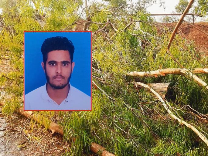 Hailstorm in Sillod taluka on the second day too; One person died after being struck by lightning while running on a two-wheeler | सिल्लोड तालुक्यात दुसऱ्या दिवशीही गारपीट; धावत्या दुचाकीवर वीज कोसळून एकाचा मृत्यू Hailstorm in Sillod taluka on the second day too; One person died after being struck by lightning while running on a two-wheeler | सिल्लोड तालुक्यात दुसऱ्या दिवशीही गारपीट; धावत्या दुचाकीवर वीज कोसळून एकाचा मृत्यू