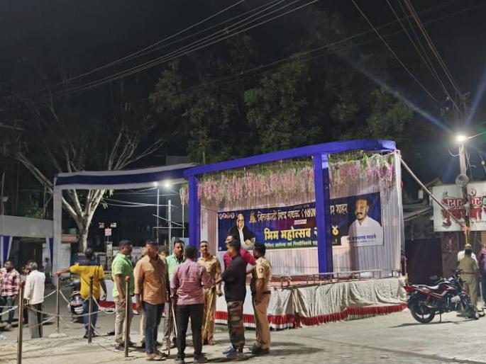 Argue in two groups in the city, cases filed against each other | नगरमध्ये दोन गटात राडा, परस्पर विरोधी गुन्हे दाखल Argue in two groups in the city, cases filed against each other | नगरमध्ये दोन गटात राडा, परस्पर विरोधी गुन्हे दाखल