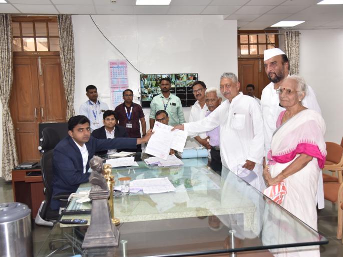 Chhatrapati Shahu Maharaj files his nomination for Kolhapur Lok Sabha Constituency in Kolhapur, Lok Sabha Election 2024 | मिरवणूक अन् जयजयकार! शाहू छत्रपतींचा उमेदवारी अर्ज दाखल, मविआचं जोरदार शक्तिप्रदर्शन