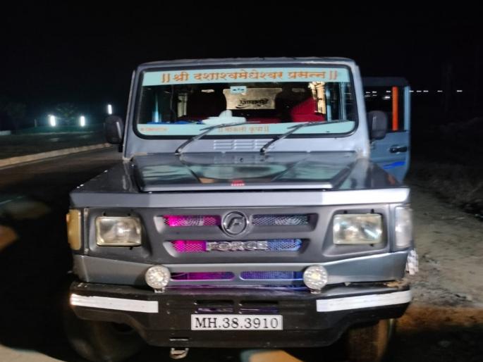 15 lakh cash seized from cruiser at check post; Action on Marathwada- Vidarbha border | मराठवाडा- विदर्भ सीमेवरील चेकपोस्टवर क्रुझरमधून १५ लाखांची रोकड जप्त 15 lakh cash seized from cruiser at check post; Action on Marathwada- Vidarbha border | मराठवाडा- विदर्भ सीमेवरील चेकपोस्टवर क्रुझरमधून १५ लाखांची रोकड जप्त