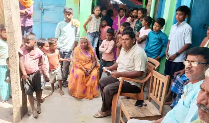 banka bihar laborer dies in terrorist attack in anantnag jammu and kashmir | जम्मू-काश्मीरच्या अनंतनागमध्ये दहशतवादी हल्ल्यात मजुराचा मृत्यू; कुटुंबीयांवर दु:खाचा डोंगर banka bihar laborer dies in terrorist attack in anantnag jammu and kashmir | जम्मू-काश्मीरच्या अनंतनागमध्ये दहशतवादी हल्ल्यात मजुराचा मृत्यू; कुटुंबीयांवर दु:खाचा डोंगर