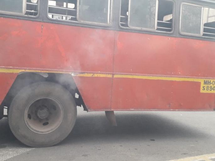 ...And the running bus caught fire suddenly! The incident happened while returning from Wadegaon | ...अन् धावत्या बसने घेतला अचानक पेट! वाडेगाव येथून परतताना घडली घटना ...And the running bus caught fire suddenly! The incident happened while returning from Wadegaon | ...अन् धावत्या बसने घेतला अचानक पेट! वाडेगाव येथून परतताना घडली घटना
