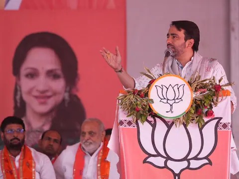 will never fight election in future against Hema Malini Jayant Choudhary promise in mathura | "हेमा मालिनी यांच्या विरोधात कधीच..."; निवडणूक रॅलीत नेत्याचं मोठं विधान, सर्वच झाले हैराण will never fight election in future against Hema Malini Jayant Choudhary promise in mathura | "हेमा मालिनी यांच्या विरोधात कधीच..."; निवडणूक रॅलीत नेत्याचं मोठं विधान, सर्वच झाले हैराण