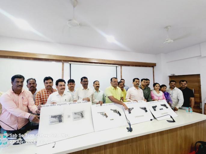 Two arrested for selling illegal firearm stock | बेकायदेशीर अग्निशस्त्र साठा विक्रीसाठी आलेले दोघे अटकेत Two arrested for selling illegal firearm stock | बेकायदेशीर अग्निशस्त्र साठा विक्रीसाठी आलेले दोघे अटकेत