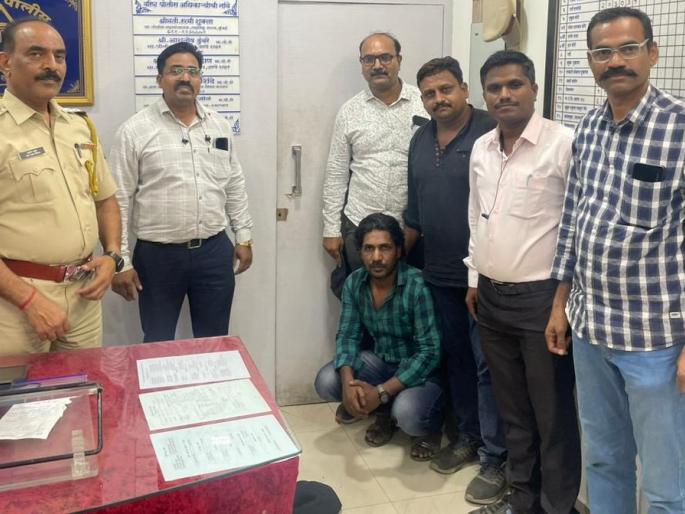 Against whom there are more than hundred crimes, the police arrest him | ज्याच्याविरोधात शंभरहून अधिक गुन्हे, त्याच्या पोलिसांनी आवळल्या मुसक्या Against whom there are more than hundred crimes, the police arrest him | ज्याच्याविरोधात शंभरहून अधिक गुन्हे, त्याच्या पोलिसांनी आवळल्या मुसक्या